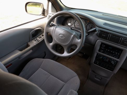 Used 2004 Oldsmobile Silhouette GL image 16