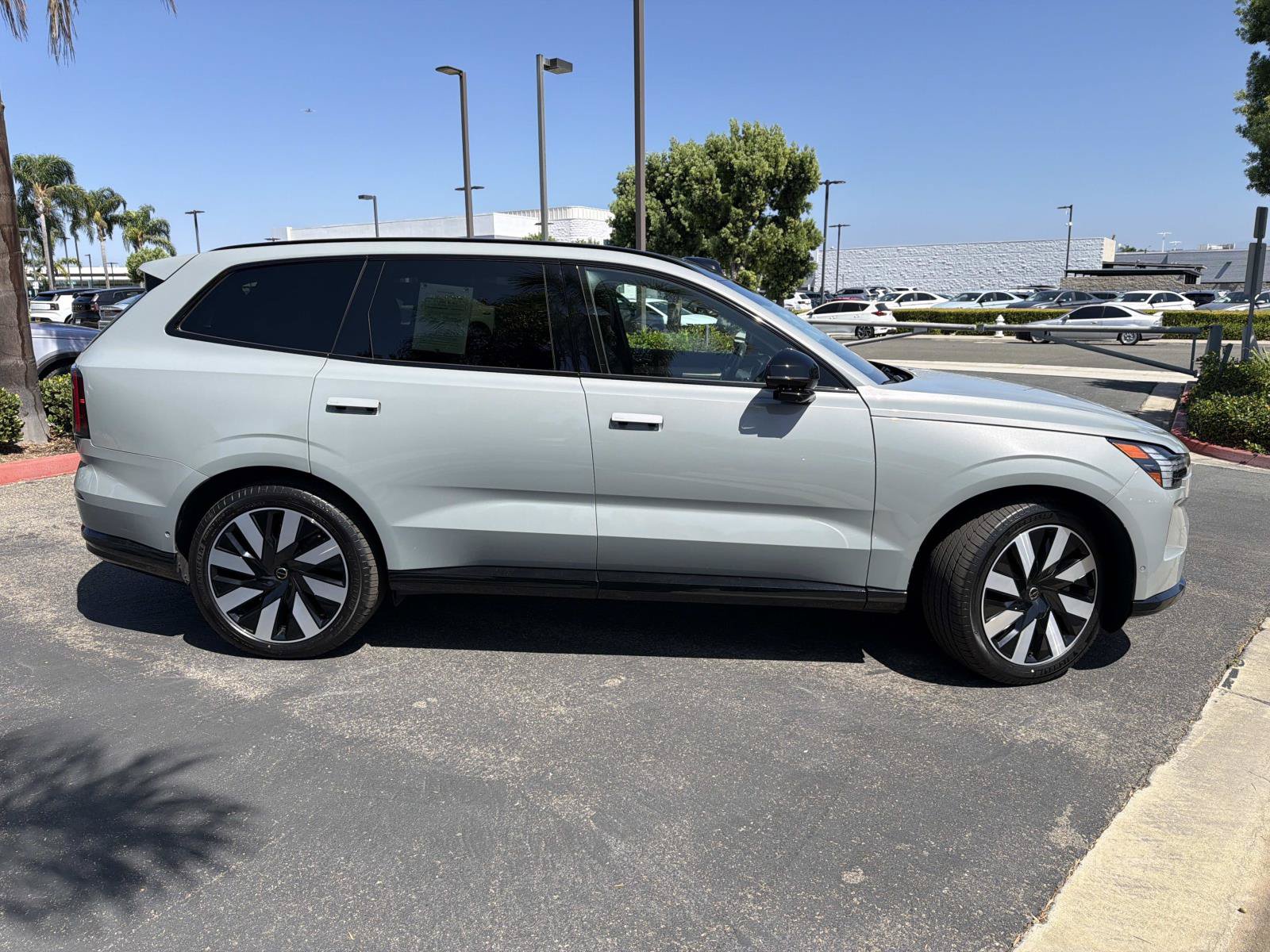 Certified 2025 Volvo EX90 Plus AWD/4WD image 4