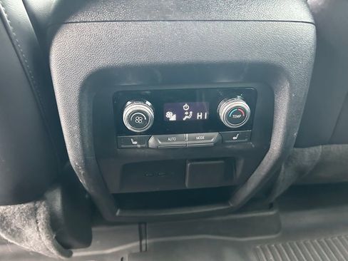 Used 2024 GMC Acadia AT4 w/ Luxury Package image 20