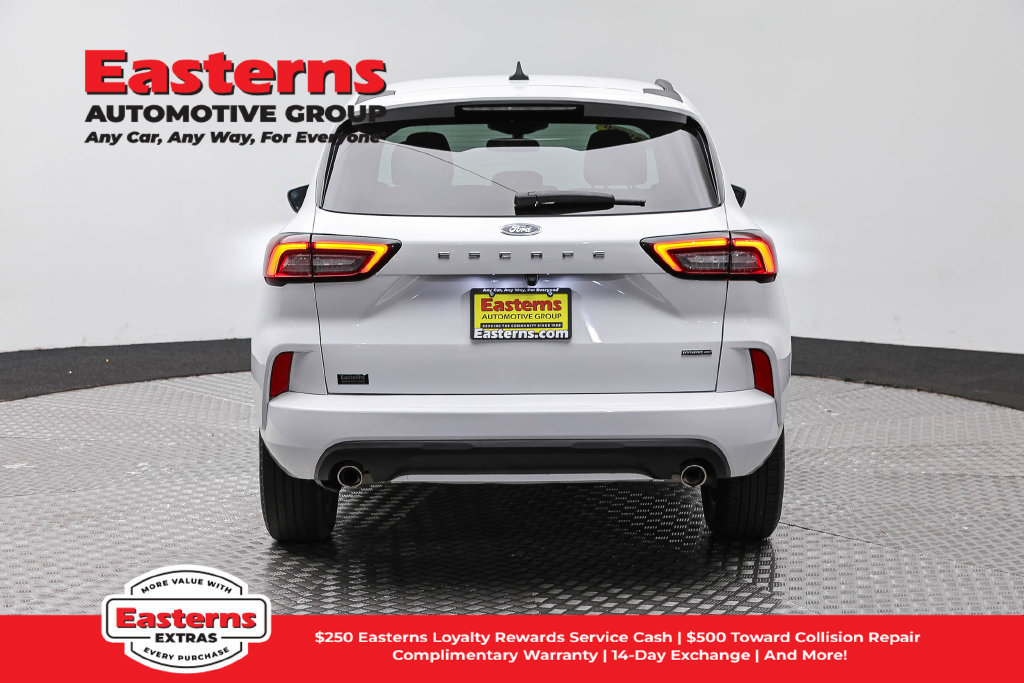 Used 2023 Ford Escape ST-Line Select AWD/4WD image 7