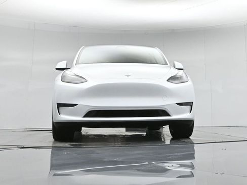 Used 2024 Tesla Model Y Long Range image 42