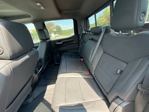 Used 2023 GMC Sierra 1500 Crew Cab SLT w/ Z71 w/ SLT Premium Package AWD/4WD image 6