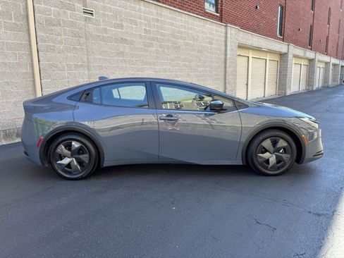 Used 2023 Toyota Prius LE AWD/4WD image 2