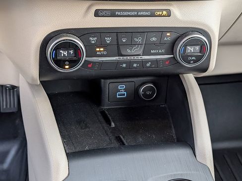 Used 2020 Ford Escape Titanium image 10