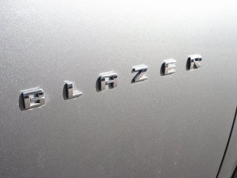 Used 2025 Chevrolet Blazer LT image 9