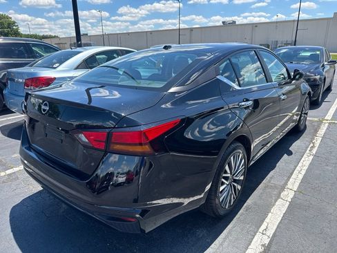 Used 2025 Nissan Altima 2.5 SV FWD image 3