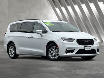 Used 2022 Chrysler Pacifica Touring-L w/ Uconnect Theater Family Group