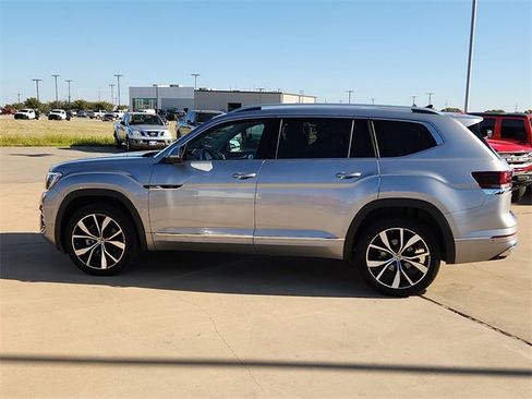 Used 2024 Volkswagen Atlas SEL Premium R-Line image 2