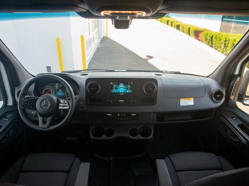 Used 2024 Mercedes-Benz Sprinter 2500 image 27