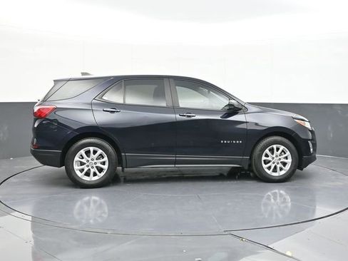 Used 2021 Chevrolet Equinox LS image 17