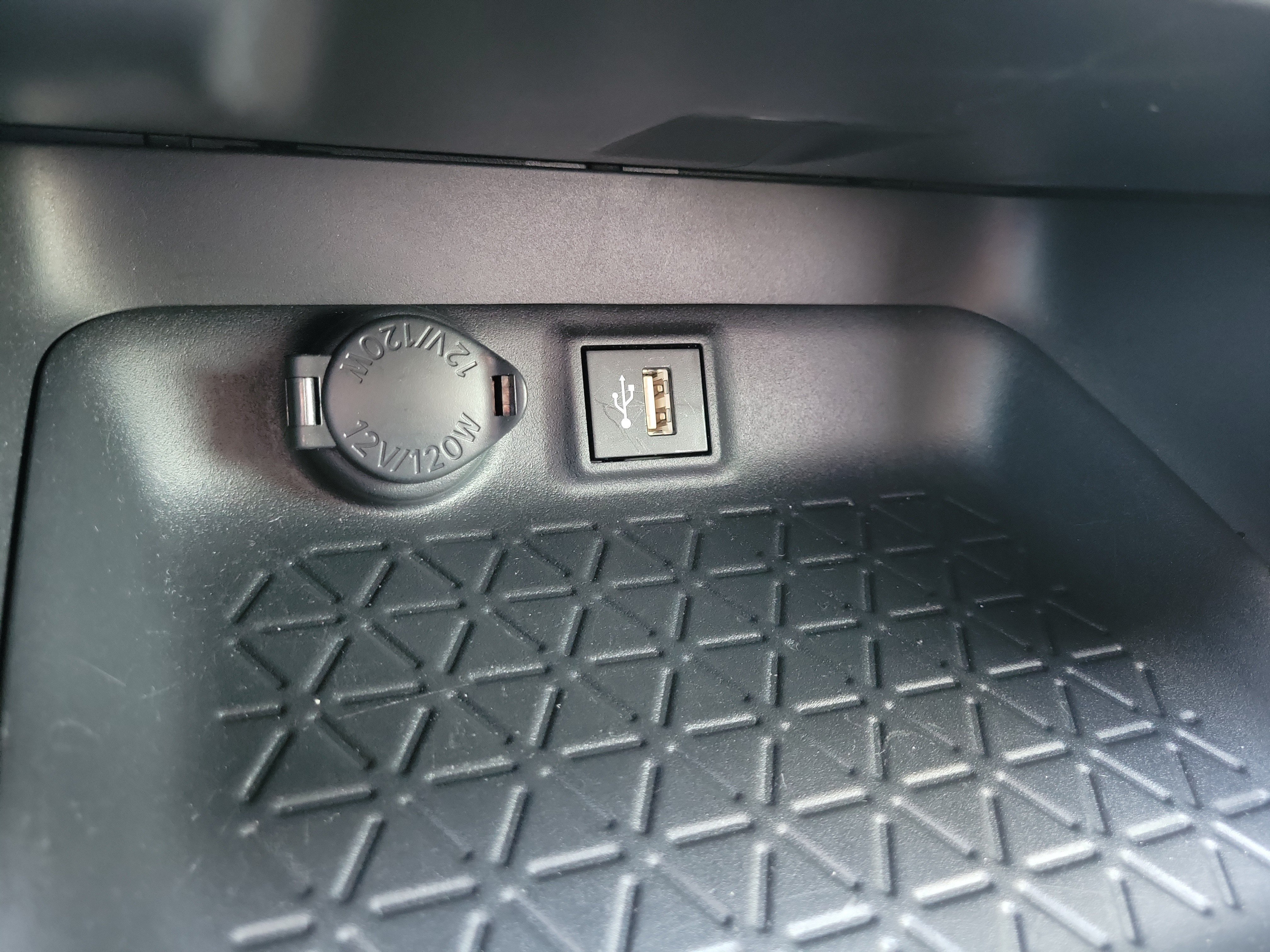 Used 2025 Toyota RAV4 LE AWD/4WD image 28