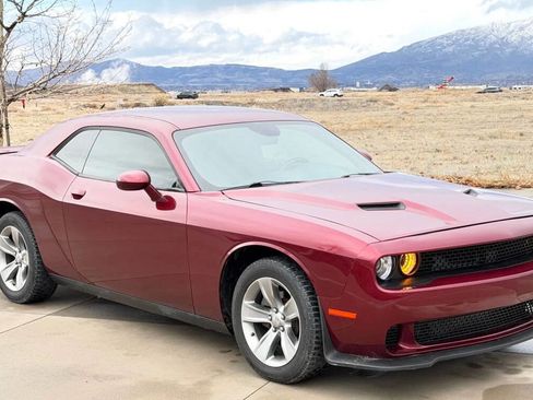 Used 2019 Dodge Challenger SXT image 3