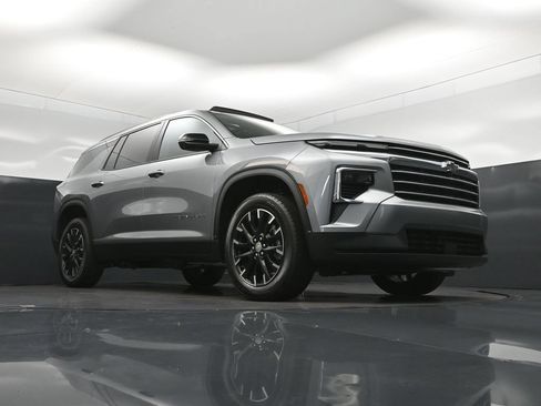 New 2026 Chevrolet Traverse LT w/ Sun and Wheel Package FWD image 44
