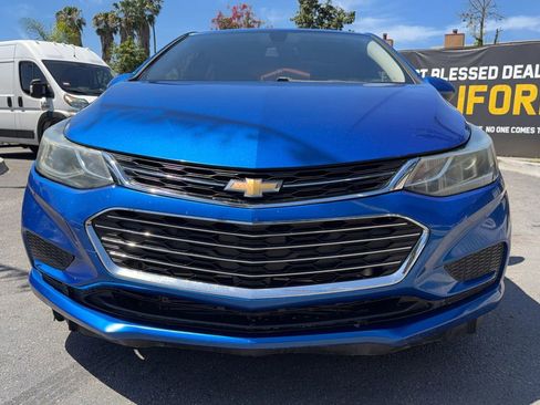 Used 2017 Chevrolet Cruze LT w/ Convenience Package FWD image 11