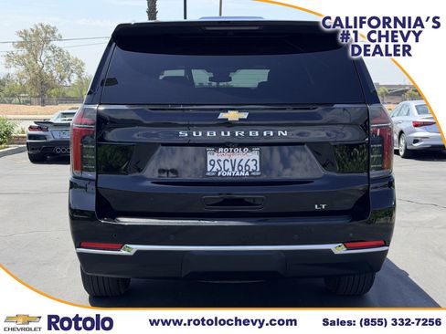 Used 2025 Chevrolet Suburban LT RWD image 5