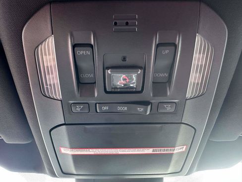 Used 2022 Toyota Highlander XSE FWD image 37