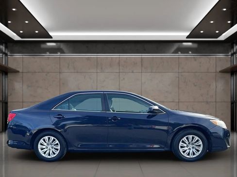 Used 2014 Toyota Camry L image 4
