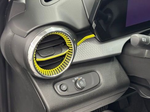 New 2026 Chevrolet Trax LT w/ LT Convenience Package FWD image 15