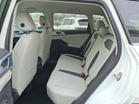 New 2026 Volkswagen Taos SE image 8