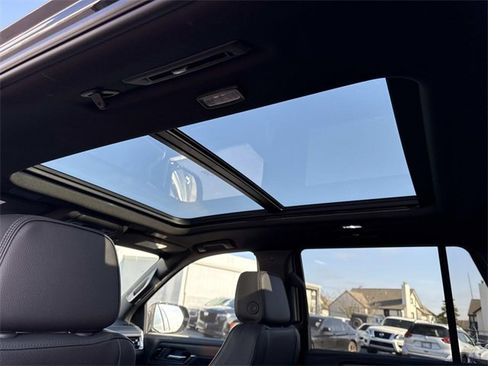 Used 2025 GMC Yukon Denali w/ Sun & Power Step Package image 19