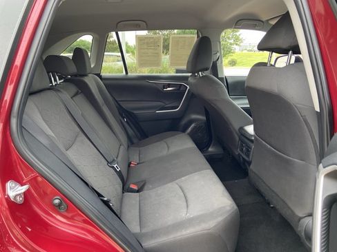 Used 2022 Toyota RAV4 XLE AWD/4WD image 13