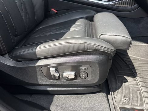 Used 2025 BMW X7 M60i AWD/4WD image 36