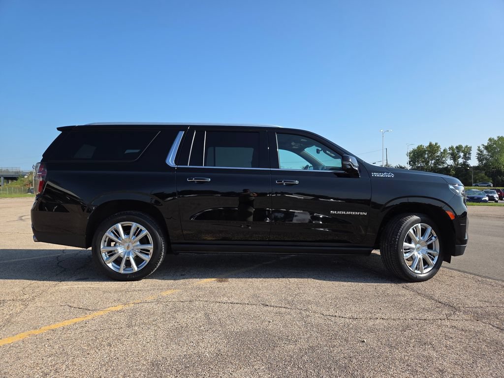 Used 2021 Chevrolet Suburban High Country w/ Premium Package AWD/4WD image 28
