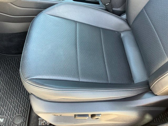 Used 2020 Volkswagen Tiguan SE w/ Panoramic Sunroof Package AWD/4WD image 13