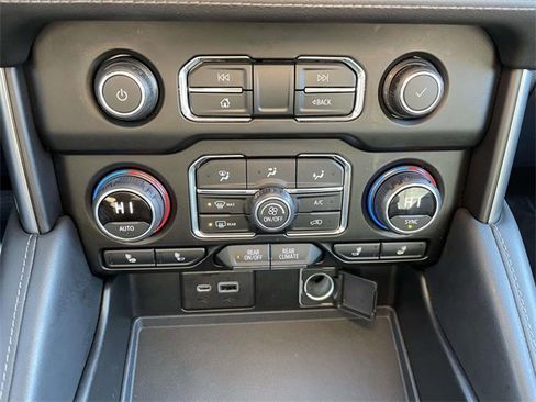 Used 2021 Chevrolet Tahoe Z71 image 21