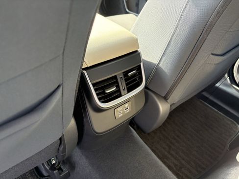 Used 2025 Subaru Outback Premium image 31