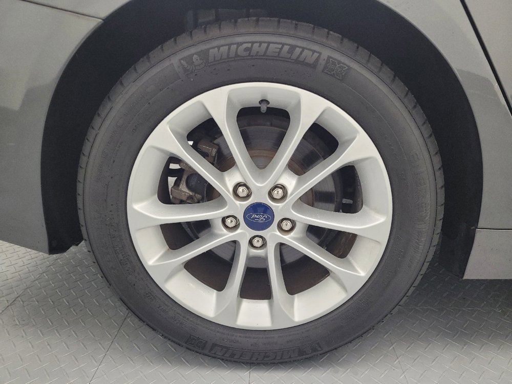 Used 2019 Ford Fusion SE FWD image 31