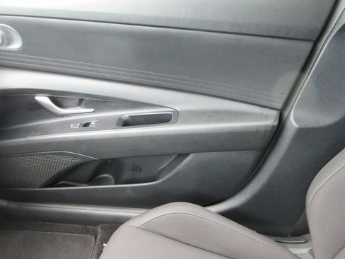 Used 2022 Hyundai Elantra SEL FWD image 32