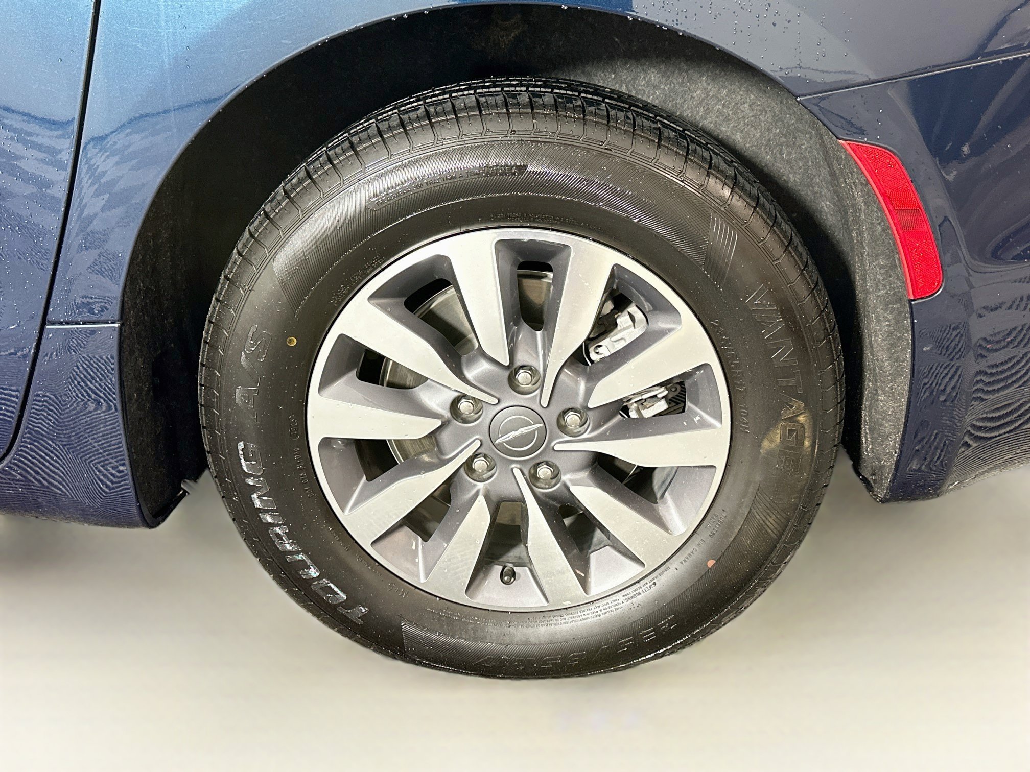 Used 2023 Chrysler Pacifica Touring-L FWD image 11