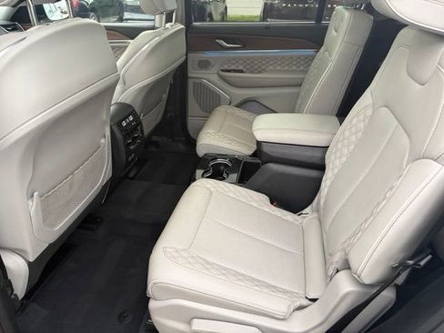 Used 2023 Jeep Grand Cherokee L Summit w/ Luxury Tech Group V AWD/4WD image 30