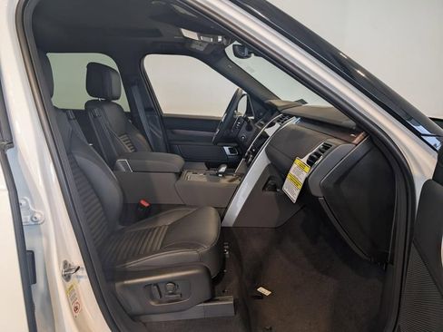 New 2026 Land Rover Discovery S AWD/4WD image 32