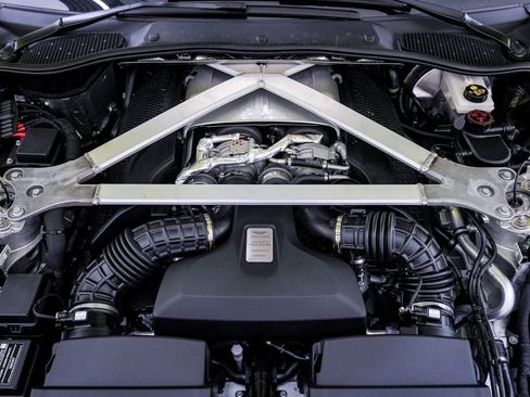 Used 2023 Aston Martin V8 Vantage Coupe image 36