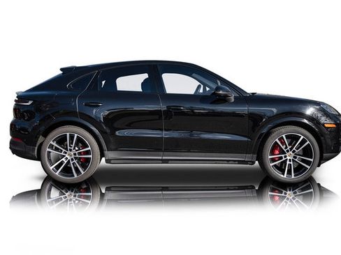 Used 2024 Porsche Cayenne S image 2