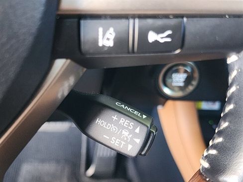 Used 2022 Lexus RX 350L w/ Premium Package image 37