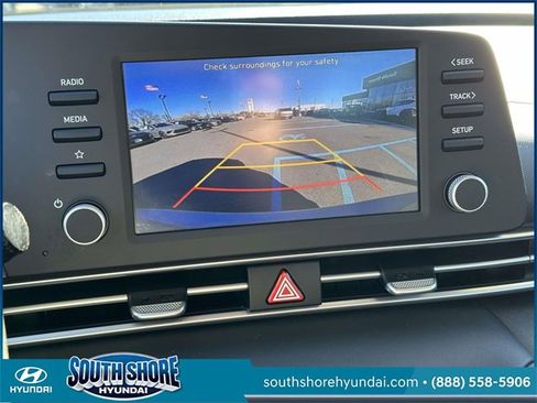 Certified 2021 Hyundai Elantra SE image 28