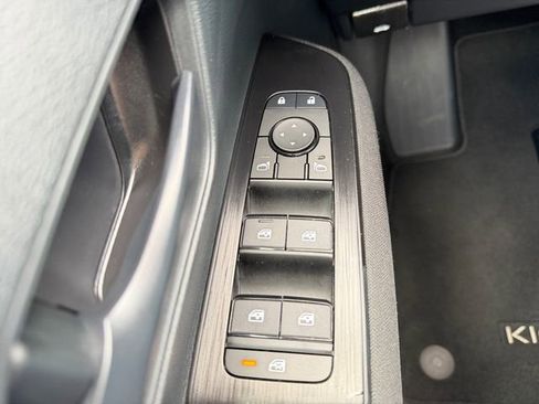 Used 2025 Nissan Kicks S image 16