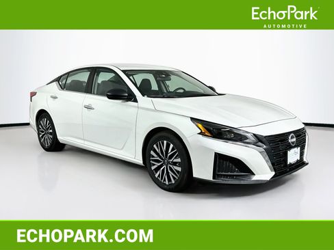 Used 2025 Nissan Altima 2.5 SV FWD image 1