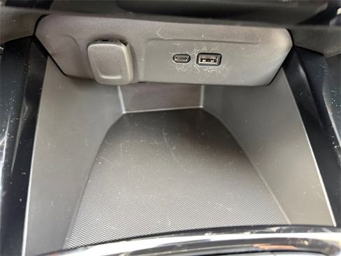 Used 2025 Chevrolet Trax LT w/ LT Convenience Package image 21