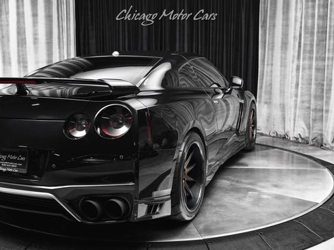 Used 2017 Nissan GT-R Premium w/ Premium Interior Package AWD/4WD image 34