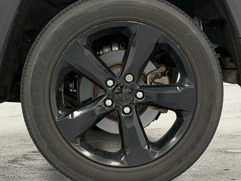 Used 2023 Jeep Grand Cherokee Altitude image 8