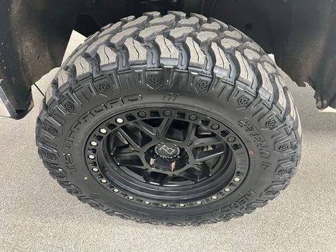 Used 2020 GMC Sierra 1500 SLT w/ X31 Off-Road Package AWD/4WD image 14