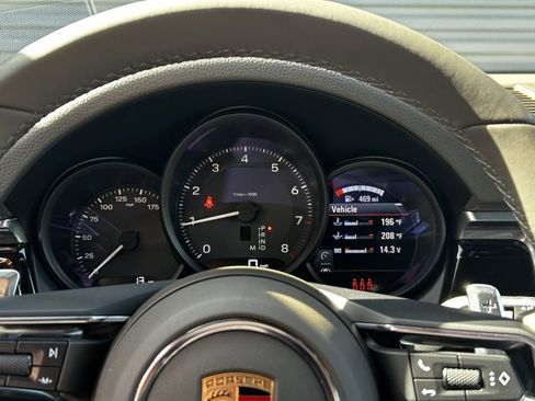 Certified 2025 Porsche Macan image 38