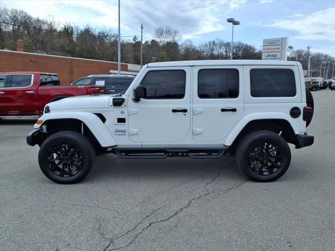 Used 2022 Jeep Wrangler Unlimited Sahara w/ Safety Group image 7