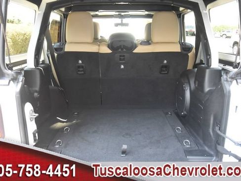 Used 2018 Jeep Wrangler Unlimited Sahara AWD/4WD image 9