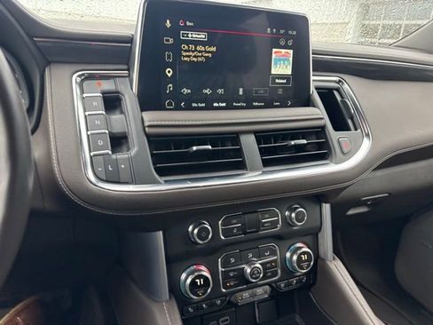 Used 2024 GMC Yukon SLT w/ SLT Luxury Package image 11
