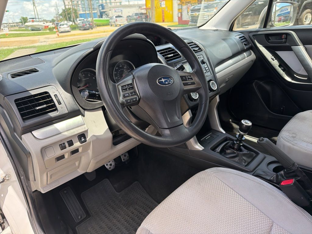 Used 2014 Subaru Forester 2.5i AWD/4WD image 8